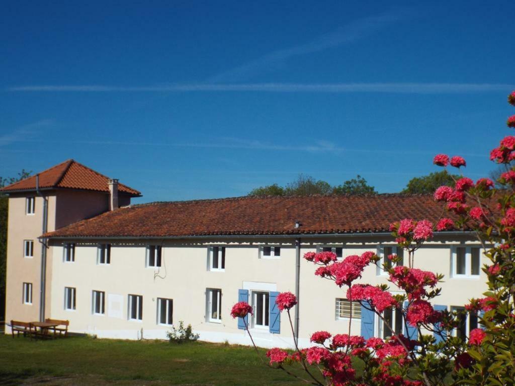 Bed and Breakfast Chez Broche Mazerolles  Экстерьер фото